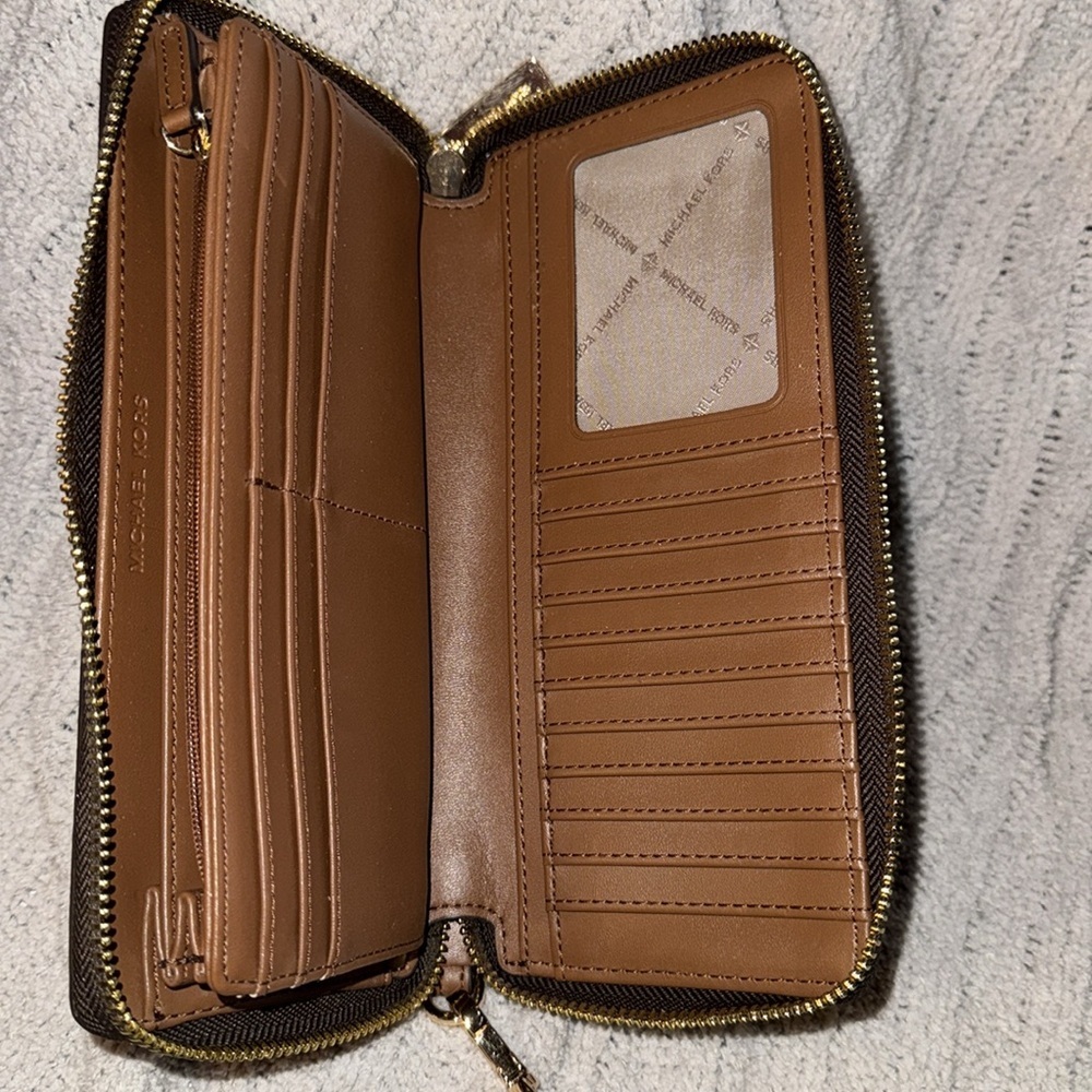 Michael Kors wristlet/ accordion zip around wallet NWOT - Picture 6 of 11